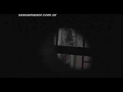 ❤️ Плавушу тајно снима воајер из комшилука скривен иза шупљих цигли ❌ Порно видео код нас
